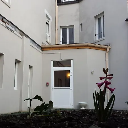 Le Casino St Quentin Gare 3* Сен-Кантен