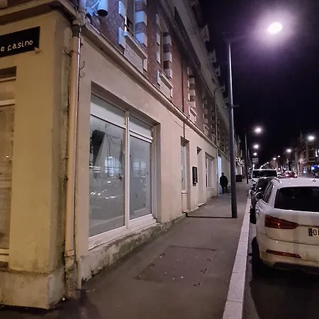 Отель Le Casino St Quentin Gare 3*