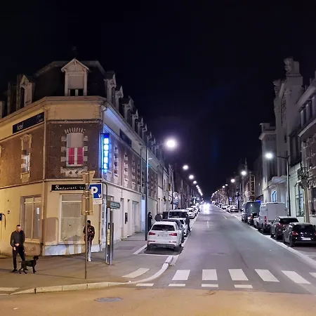Le Casino St Quentin Gare Отель 3*