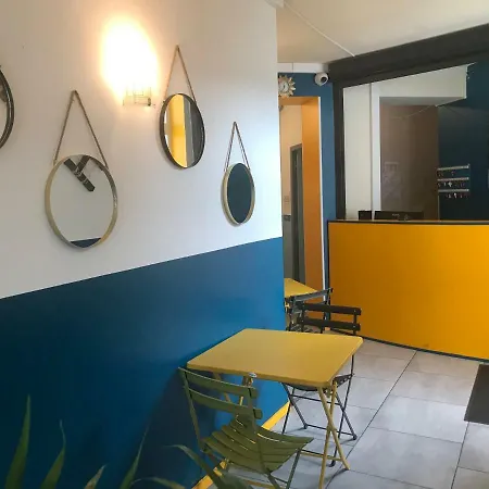 Le Casino St Quentin Gare Отель 3*