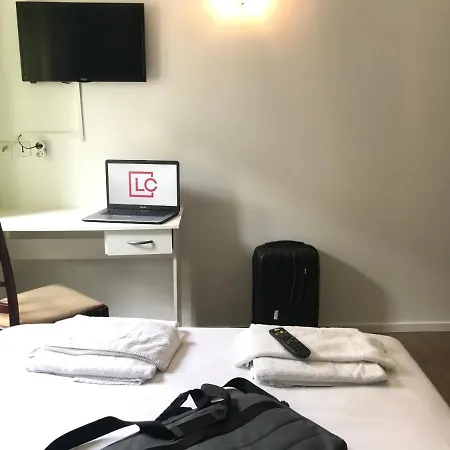 Le Casino St Quentin Gare Отель